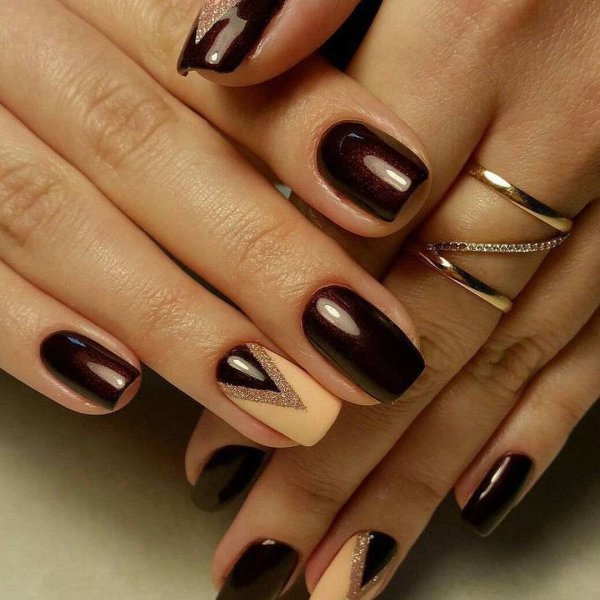 Темный маникюр