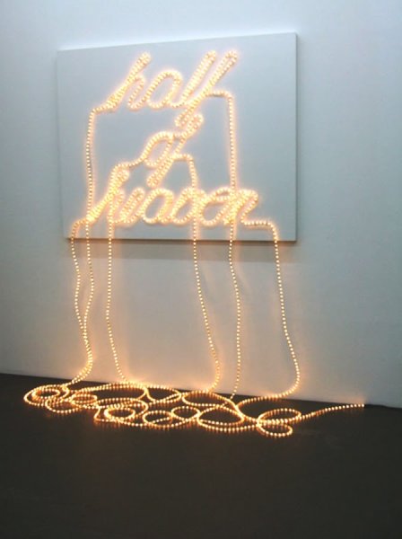 Неоновые фигурки на стену