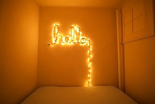 Идеи из гирлянды на стене