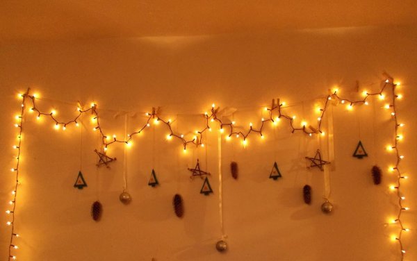 Украшение гирляндой