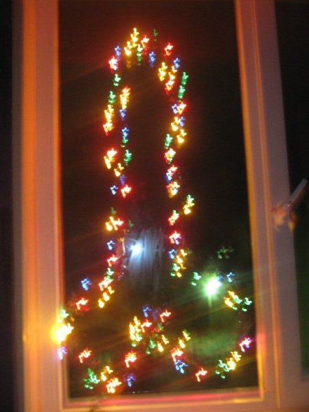 Украшение стены гирляндой