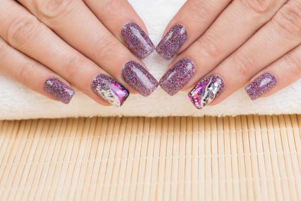 Маникюр с блестками