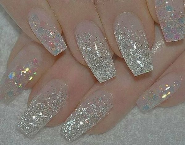 Полупрозрачные блестящие ногти