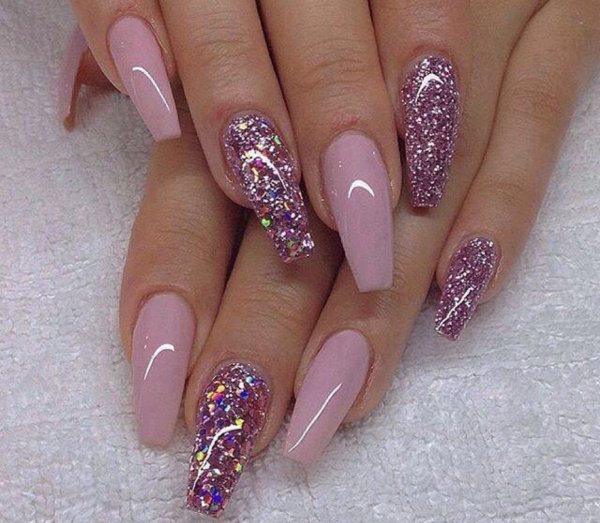 Красивый маникюр с блестками