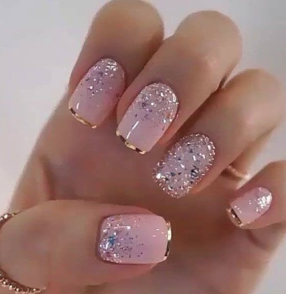 Миндальные ногти с блестками