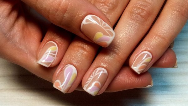 Ногти бесцветные с рисунком