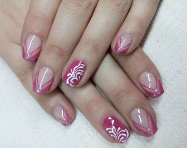 Бордовый френч на ногтях