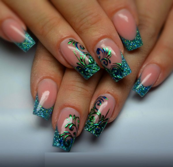 Весенний маникюр френч на короткие ногти