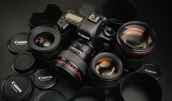 Объектив фотоаппарата Кэнон