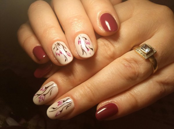 Красивый маникюр на короткие ногти с рисунком