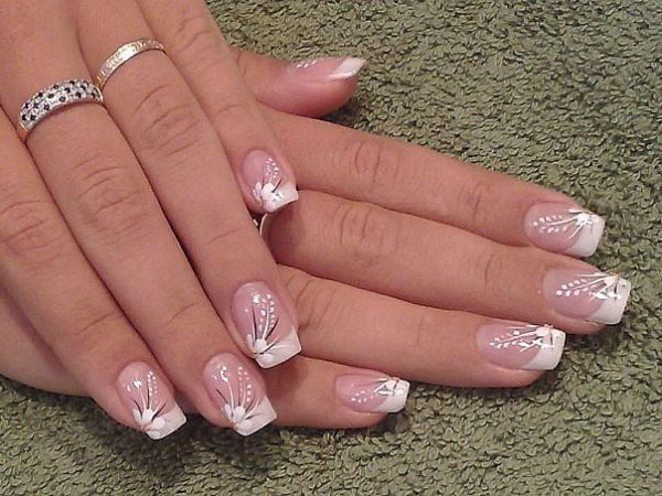 Красивый френч на ногтях