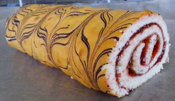 Украшение из бисквитного теста