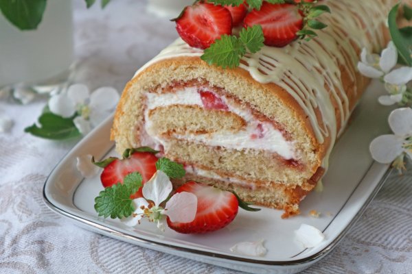 Рулет сладкий бисквитный