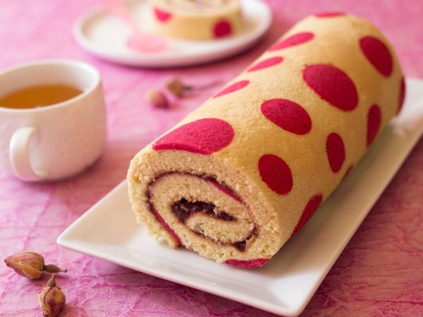 Мраморный рулет бисквитный