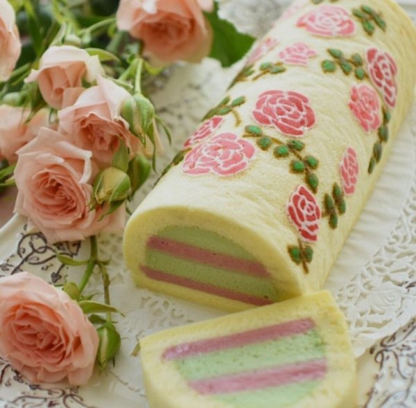 Рулет фруктовый бисквитный