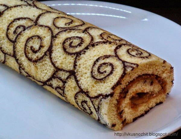 Меренговый рулет с конфи