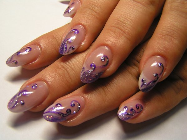 Красивый маникюр с узорами