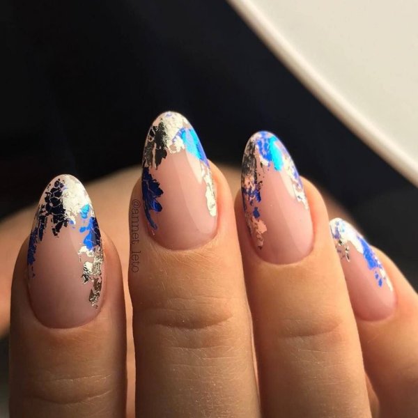 Маникюр на овальную форму ногтей