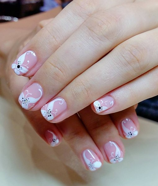 Красивый маникюр на короткие ногти