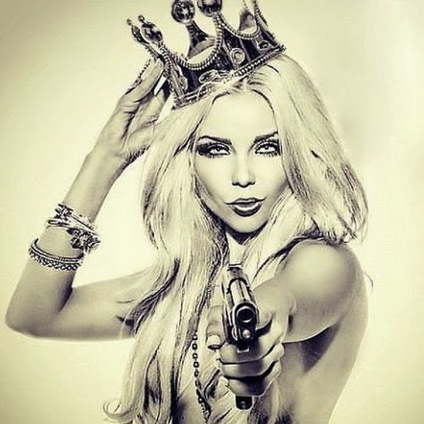 Крутая девушка арт