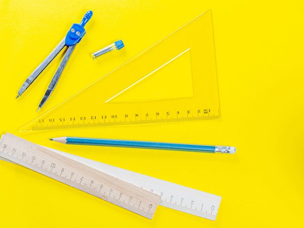 Циркуль линейка карандаш