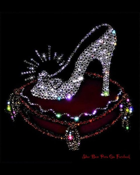 Мерцающими стразами