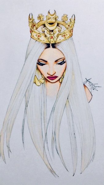 Принцесса фэнтези в короне