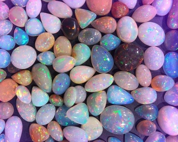 Красивые разноцветные камешки