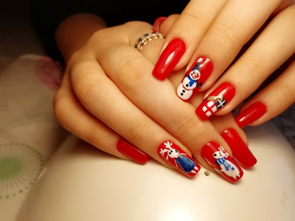 Ногти красные с рисунком