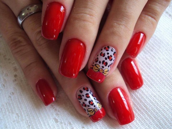 Маникюр в красных тонах с леопардом