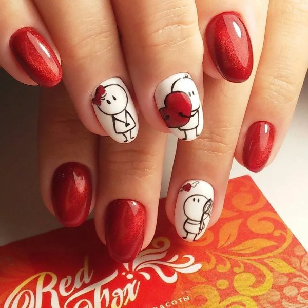 Красный маникюр с сердечками