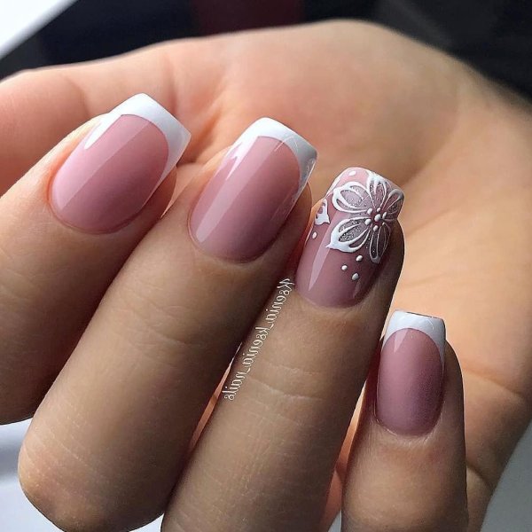 Красивая геометрия на ногтях