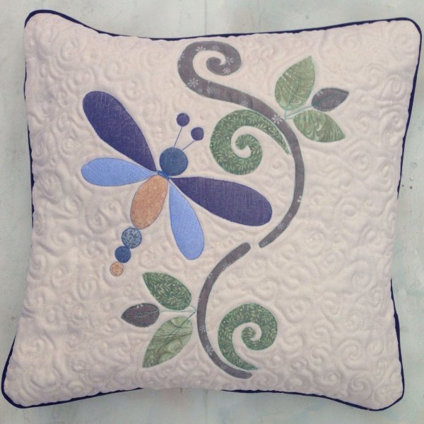 Подушки с аппликацией из ткани