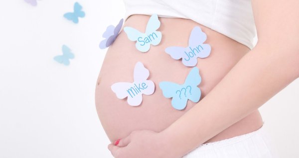 Нарисованная беременная девушка