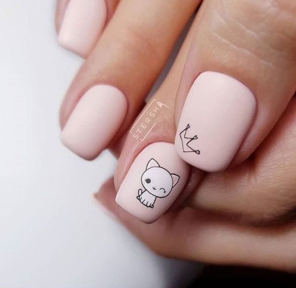 Красивый бежевый маникюр