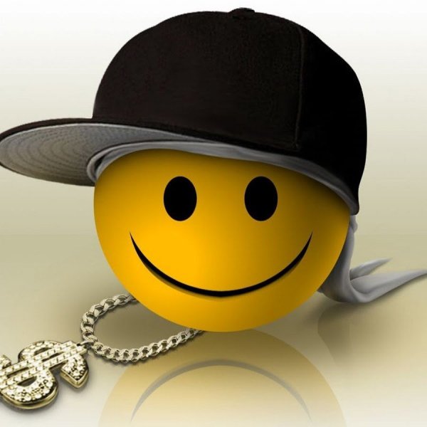 Женские глаза на черном фоне