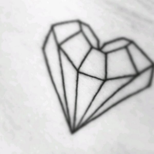 Бриллиант в виде сердечка карандашом
