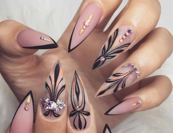 Необычный френч на миндалевидных