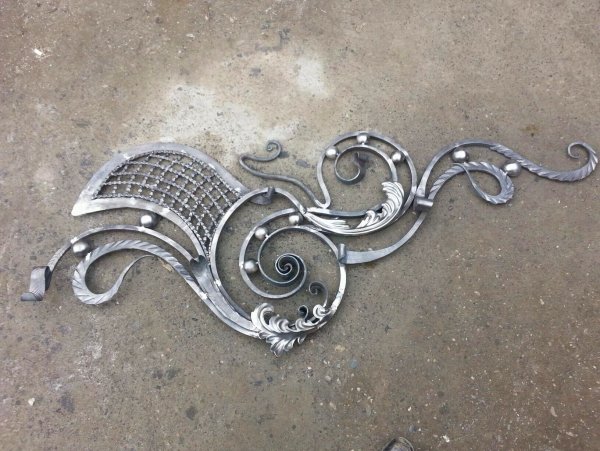 Узоры из полосы металла