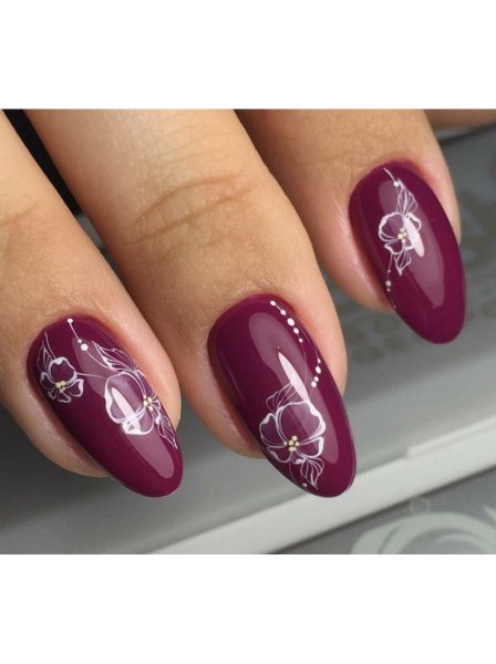 Маникюр бордовый с золотом