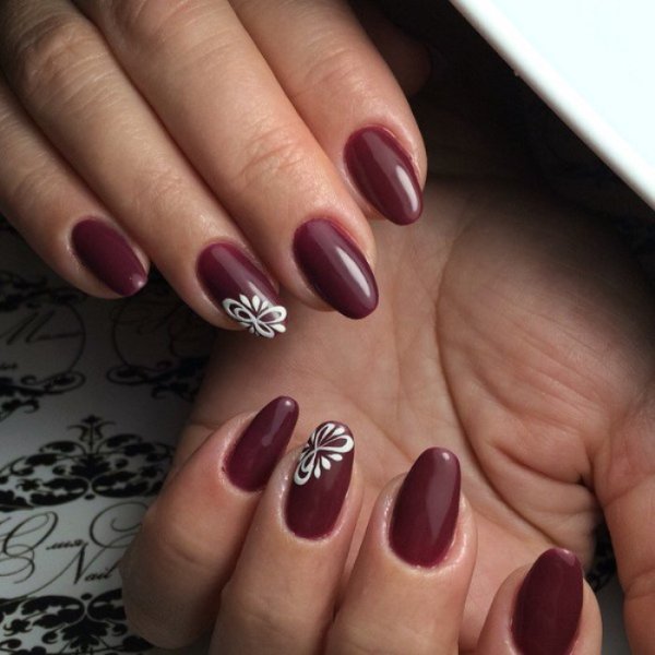 Маникюр бордо марсала бургунди с золотом