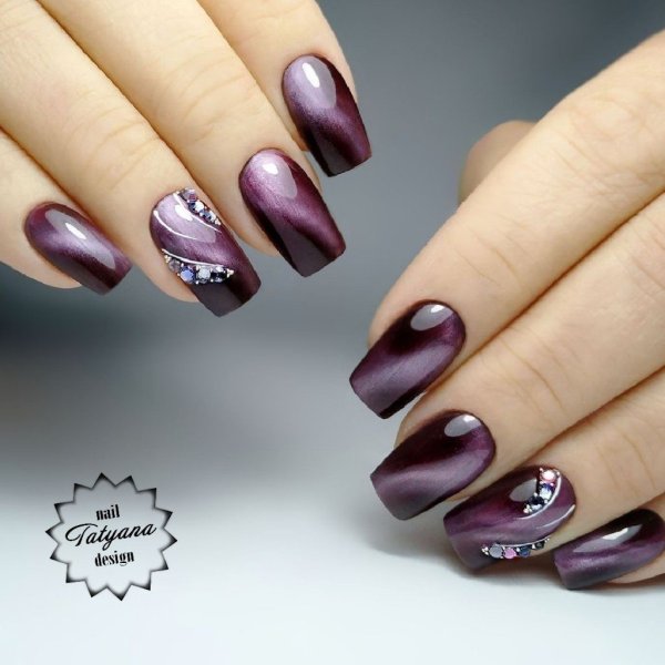 Сливовый маникюр