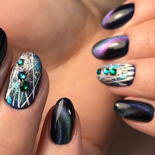 Необычный маникюр кошачий глаз