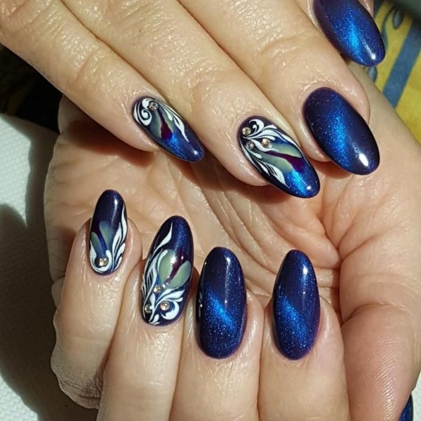 Маникюр Кошкин глаз синий