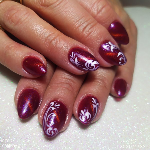 Маникюр казачий глаз красный