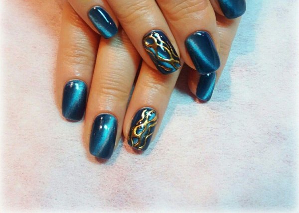 Кошачий глаз на квадратных ногтях