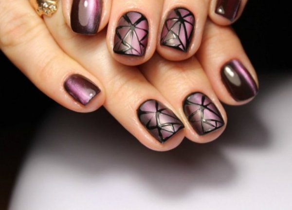 Маникюр кошачий глаз с геометрией