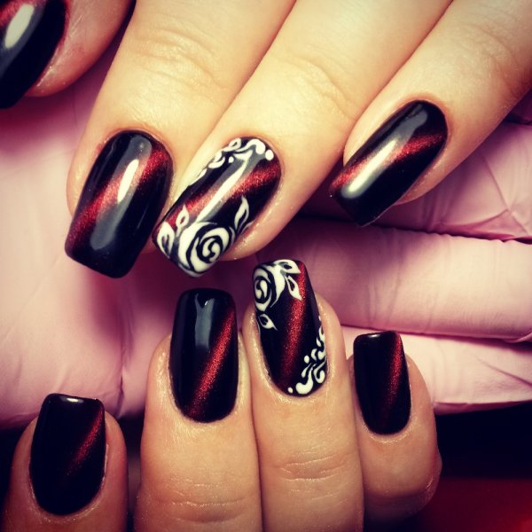 Маникюр кошачий глаз красный