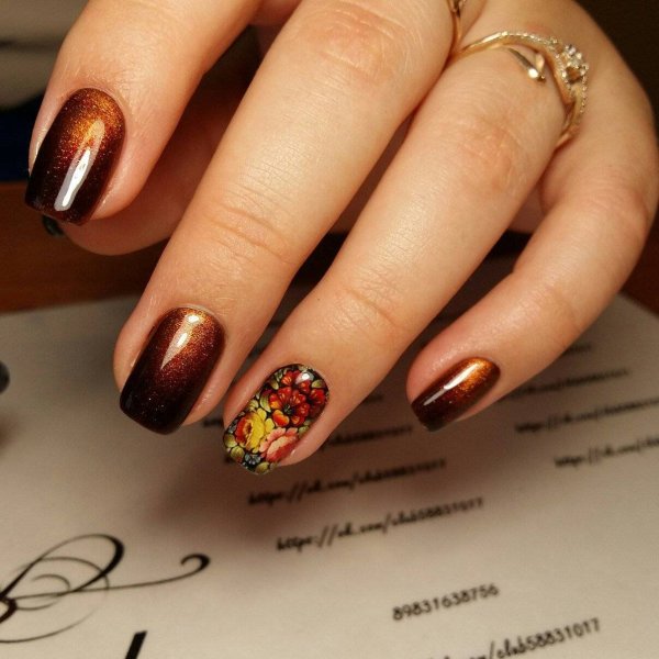 Осенний маникюр коричневый