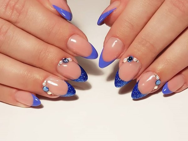 Маникюр синий френч